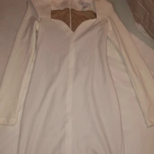 Klänning  - Vit känning från Nelly 