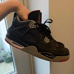 Jordan 4 - Beaaaat J4 breds. US10. OG box medföljer. DS går för typ 4000-5000kr