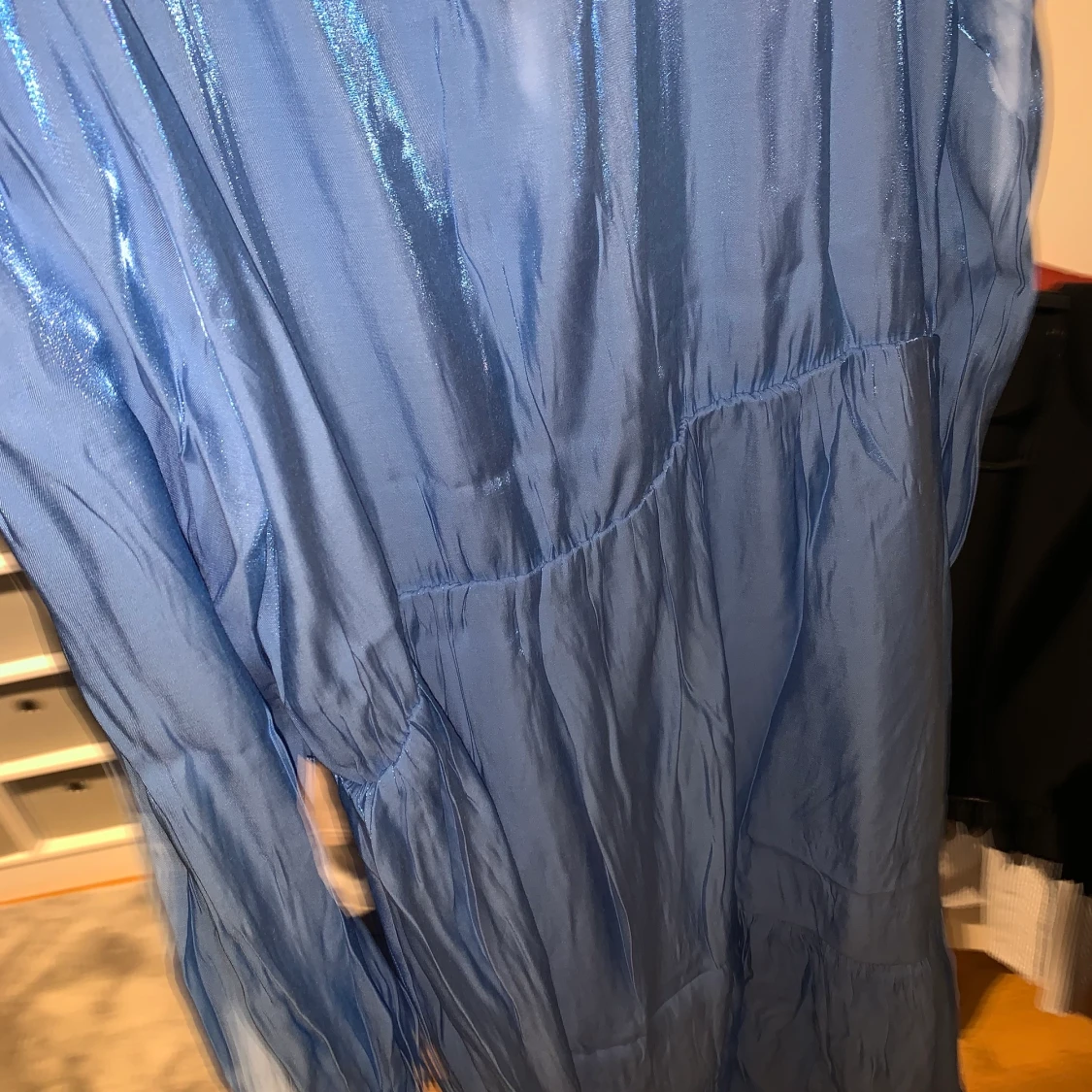 Klänning ljusblå skimmer L