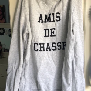 Tröja med text - Grå tröja med svart text. Bra skick!