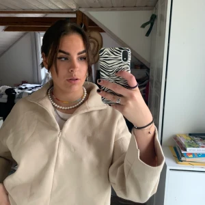 Hoodie/sweatshirt  - Hoodie/sweatshirt ifrån weekday! Använd 1 gång. Storlek S. Säljer för 80kr