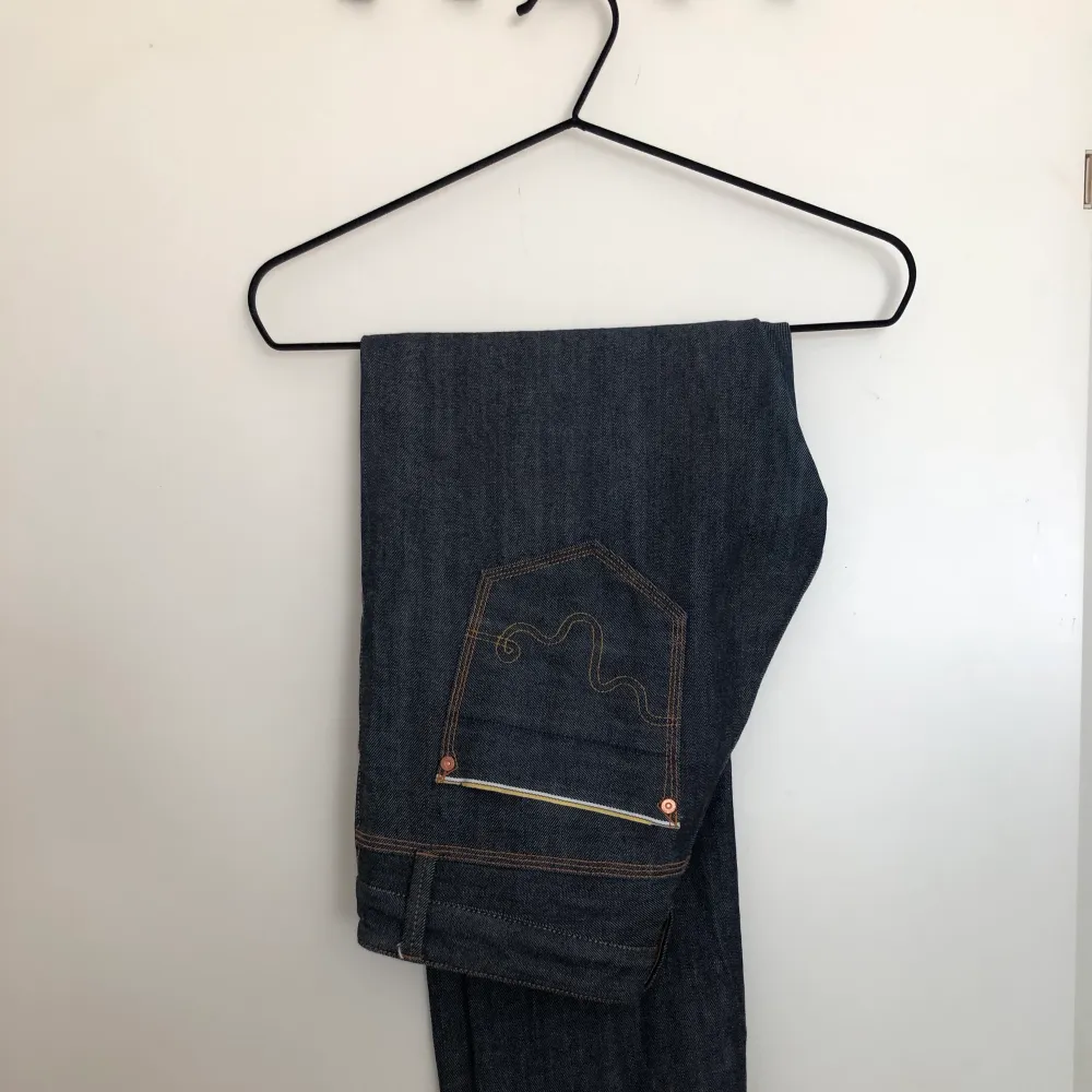 Ett par sjukt coola Wesc Jeans i storlek 27 (Hedwig). ”Raw stretch selvage”.  📦 + 63kr frakt men kan mötas upp ✨GRATIS✨. Jeans & Byxor.