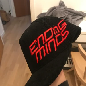 Manchester keps - Jätte cool Manchester keps med läder spenne