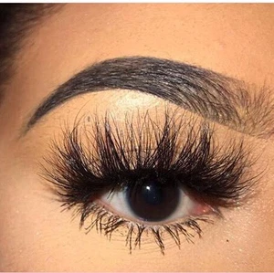 Säljer super fina lyxiga lösögon fransar 💕 - Cruelty free, bra kvalite, fluffiga, 3D effekt, lätta att applicera på 💕 Man kan använda fransarna mellan 20-30 ggn. Vid god skötsel. Följ gärna min frans sida på instagram @Lashbarofficial