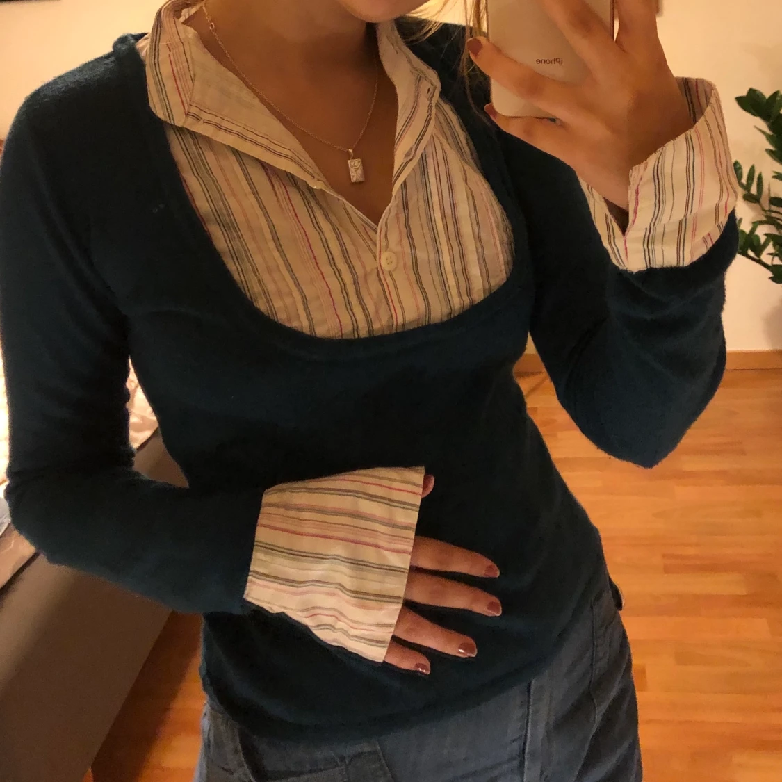 Stickad tröja med inbyggd skjorta