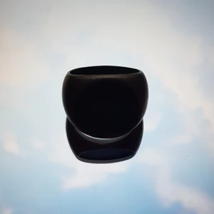 Ring utan sten  - Ring utan original stenen. Ringens bas är rubust och går bra att använda som den är eller till diy-projekt. Ringen är i storlek 16 (ca. 17.5mm i omkrets.)Säljer för 10kr exklusive frakt (11kr). Dock ingår alltid gratis frakt vid köp över 300kr i min butik. Skriv i dm vid intresse eller för frågor 🧡