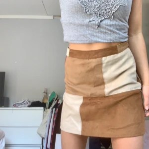 Riktig höst kjol  - Fin rutig höst kjol från Hollister i storlek S 