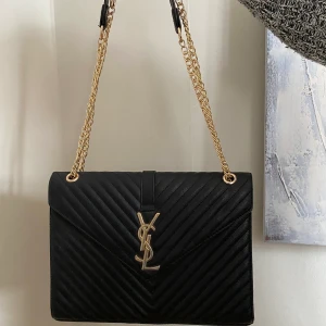 YSL väska!! Buda på!! - YSL väska. 