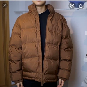 Weekday puffar jacket size S - Weekday puffer jacket från förra årets kollektion (bilder kan skickas om intresse finns) pris kan diskuteras