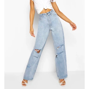 Boohoo jeans - Fick hem mina jeans från boohoo och de va alldelses för små för mig och tänkte beställa ett par nya. Så säljer mina helt nya jeans med prislapp osv. Buda gärna!!😊