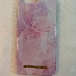 Superfint rosa/marmor skal från ideal of sweden, passar iPhone 7/8+ 💓 Nästan helt oanvänt=inga skador, säljer för 99 kr plus frakt! 