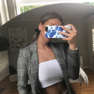 Grå rutig blazer  - En super fin grå rutig blazer/kappa från hm. Inget fel på den, storlek Xs💕
