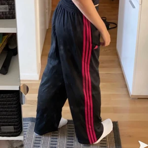Adidasbyxor  - Säljer dessa byxor💖💖 frakt 88kr