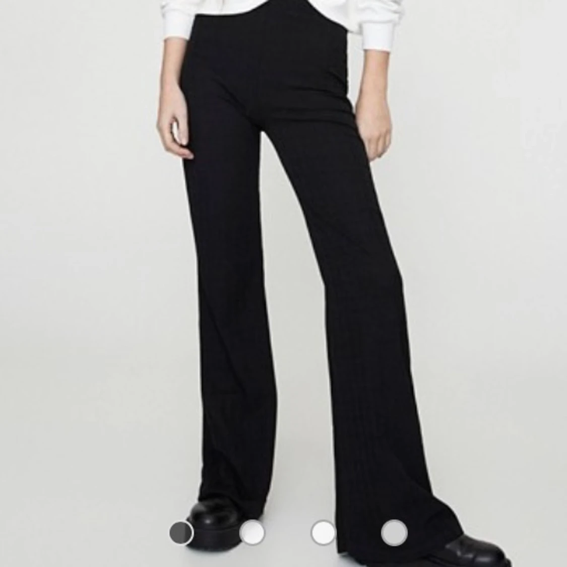 Ribbade byxor från pull & bear