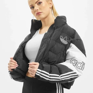 Adidas  - Intressekoll! 🌹  Adidas jacka i mycket bra skick. Slutsåld på hemsidan. Köpt i januari. 