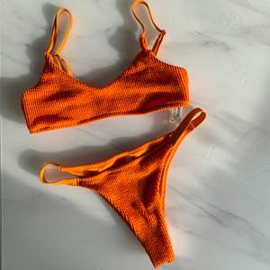 Säljer en ny och jättefin bikini i storlek S. Endast testad och säljes pga fel storlek💕  Köparen står för frakten