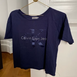 Calvin Klein T-shirt size xs - original price: 600 sek, in new condition, size xs but fits bigger
