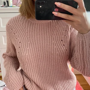 Gammalrosa tröja - Inte alls stickig stickad tröja från Gina, super mysig & söt nu till hösten när kylan börjar komma 💖
