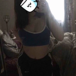  - Topp ifrån pull & bear Storlek S Använd bara ett fåtal gånger! :)  Köparen står för frakt, kan även mötas upp om det. är i stockholm!