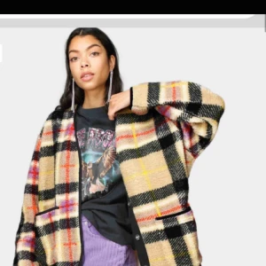  - INTRESSEKOLL!! Ska nog sälja min feta jacka från junkyard där den är slutsåld. Den är använd med alldeles för lite tyvärr. Hojta vid intresse ❤️