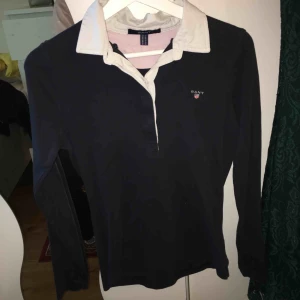  - En gant tröja passar s och m. Fläckfri och helt oandvänd