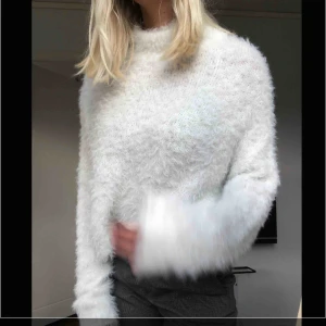  - Jätte mysig stickad fluffig tröja ifrån Gina tricot. Använd fåtal gånger. 