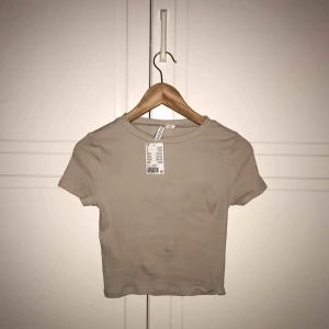  - Jag ska brodera. Vad vill ni att jag broderar? Jag kommer lägga upp den sedan och så får man buda☺️