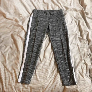  - Byxor från New Yorker, storlek S. Använda bara några fåtal gånger.