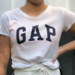 T-shirt från GAP i bra men använt skick😊 Köparen står för frakt🌸