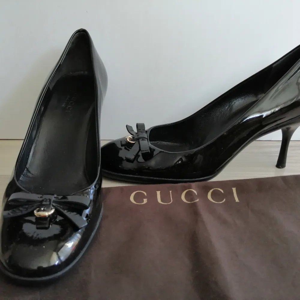 Gucci pumps, like new, dustbag, authentic, size 36. 5/ insole 24, high heels 7cm, write me for more info. Skor.