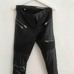  - Skinnbyxor. Frakt tillkommer :) 