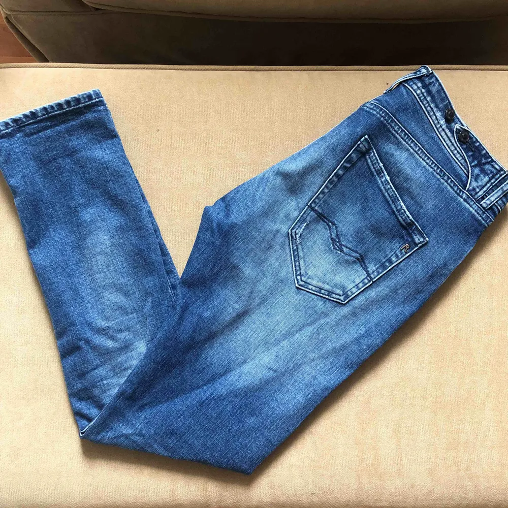 Blåa jeans från Replay i storlek 26. (Sista bilden visar hur dem sitter, boyfriend modell) frakt tillkommer.. Jeans & Byxor.