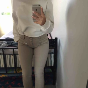  - AS snygga nude färgade jeans helllt oanvända från Nelly !