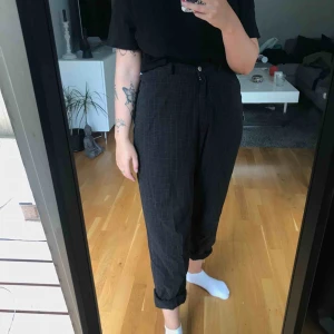  - Coola oversized byxor från humana, hur sköna som helst men säljer pga att jag inte får användning för dom🌻   Köparen står för frakt eller mötas upp i Stockholm!  