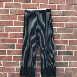  - Säljer dessa randiga byxorna från zara, köpta i somras men aldrig använda!