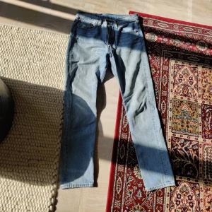  - Levi's 501, så gott som oanvända! Frakt tillkommer 