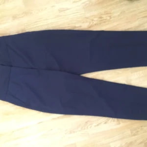  - Köpte nyligen dessa, men blev inte helt som jag ville ha. Därför aldrig använd. Ankelbyxor från zara  