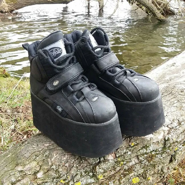 🐉🔥🌺Buffalo towers! Get high without drugs or at least taller! ;) size 41. 11 cm sole. Worn 2 times.🌶️⚡👽🌸  I'm selling and donating everything I own to go on my journey without a destination, without a end. If you really want them but can't afford them please write me your price 😍   STOCKHOLM, Sweden OK PEOPLE! THIS IS A SUPER NICE PRICE!  #stockholm #buffaloshoes #buffalotowers #buffalotowershoes #platform #bidding #forsale #loppis. Skor.