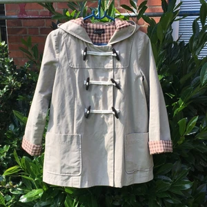 Jacka - Topshop - Beige jacka från Topshop. Använd fåtal gånger och den är som ny. 