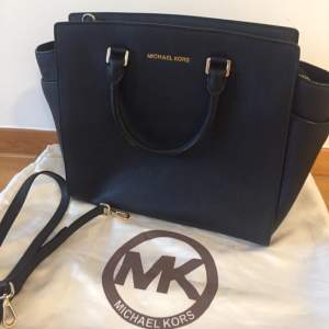 Michael kors väska, köpt på Jackie, ord. Pris 3800kr