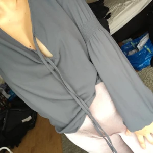  - Supersnygg blus i storlek S. 80 kr