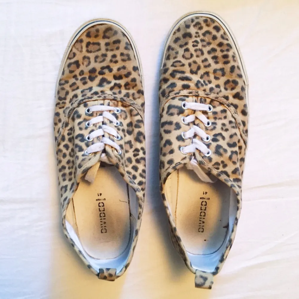 Säljer mina leopardskor perfekt till sommarn! Använda ett par gånger, dock inga som helst fel på dem. Kan fraktas. Betalning sker via Swish! ✨. Skor.