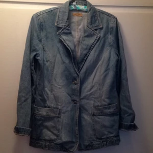  - Jeansjacka/kavaj från SAND. Mycket fint skick, sällan använd. 