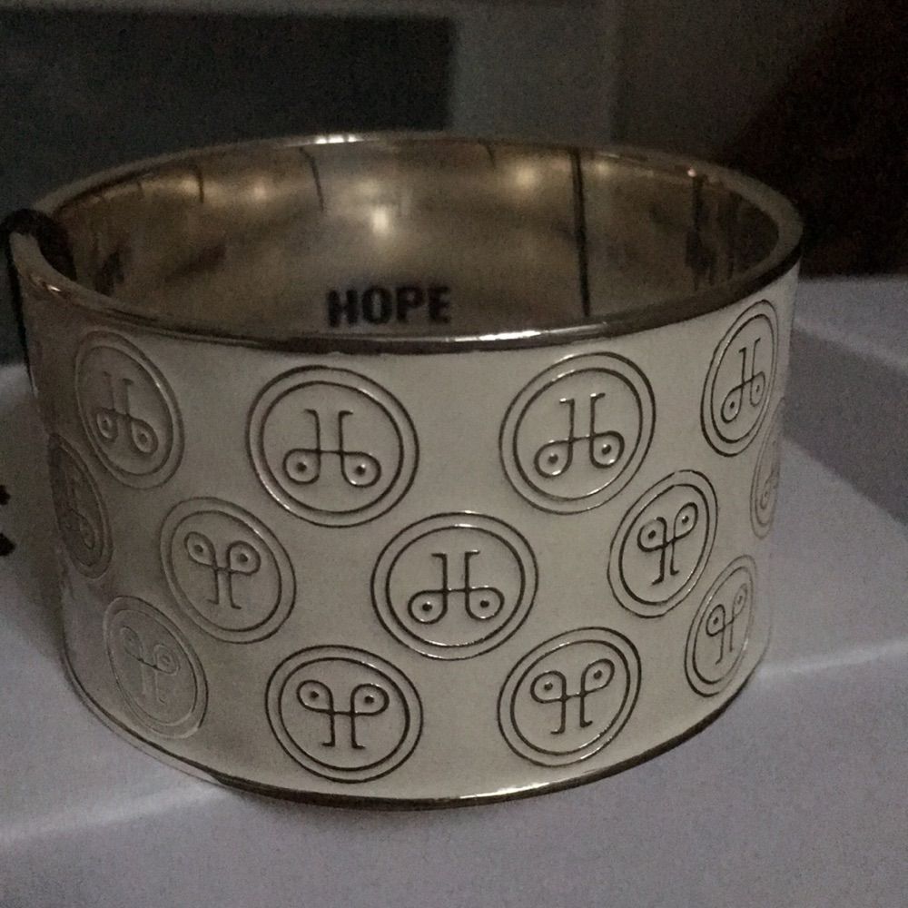 Brand new bracelet in from HOPE Stockholm/Sweden. 100% full metal brass. Color: silver/cream. Comes with all tags and box. New price 1500kr/180EUR. A. Accessoarer.