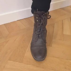  - så sköna kängor jag haft forever men måste säga hejdå till pga för mycket skor