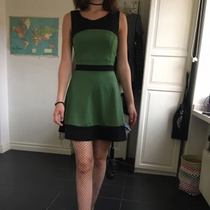  - Superfin klänning i storlek L/40 men passar bra på någon med storlek M också.