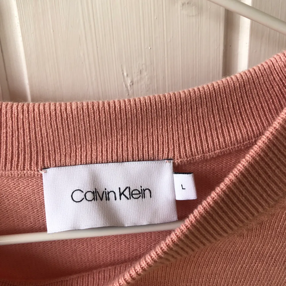 Rosa Calvin Klein tröja i storlek L, fint skick💕💞. Tröjor & Koftor.