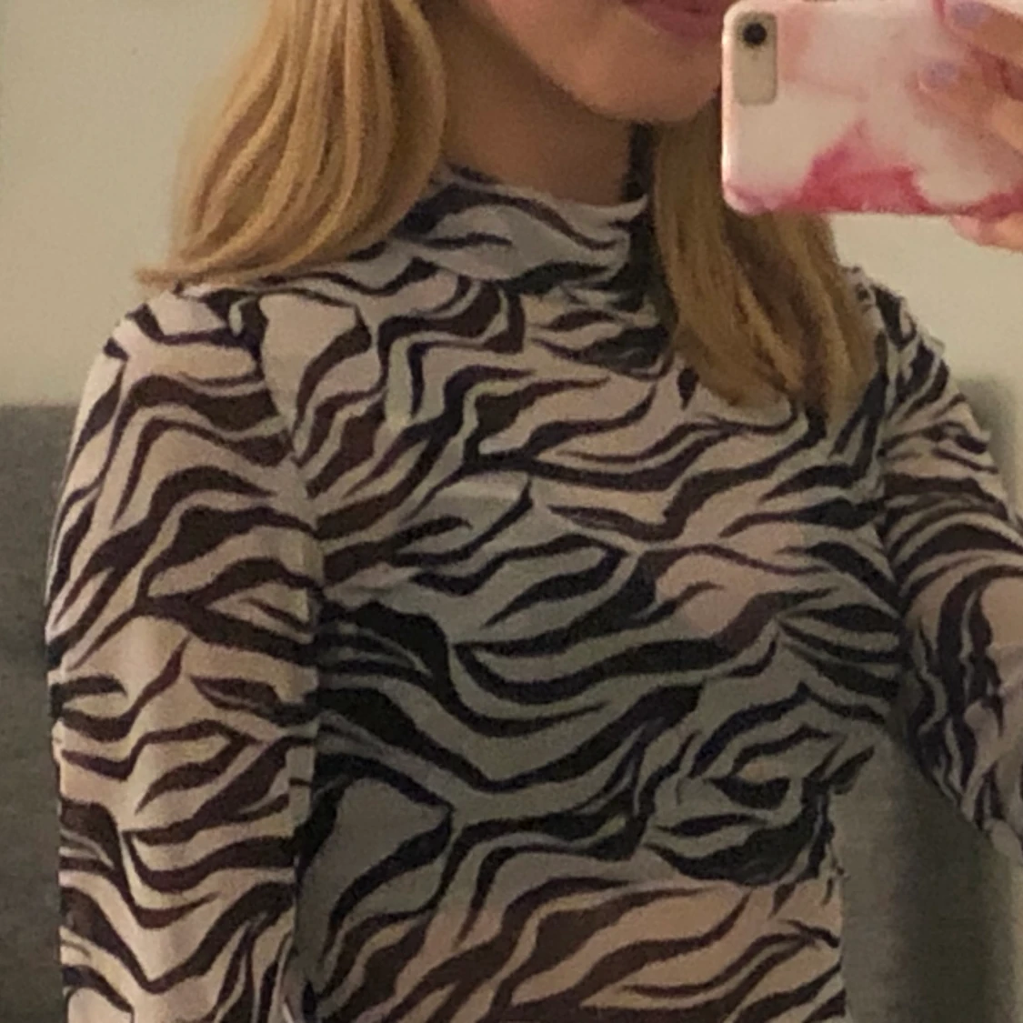 Zebramönstrad tröja!
