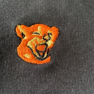 Hov1 - hov1 merch i storlek S (unisex). Man får buda i kommentarerna. Kan mötas upp i GBG annars så får man stå för frakt själv. Tveksam på om jag vill sälja så säljer endast vid bra pris.