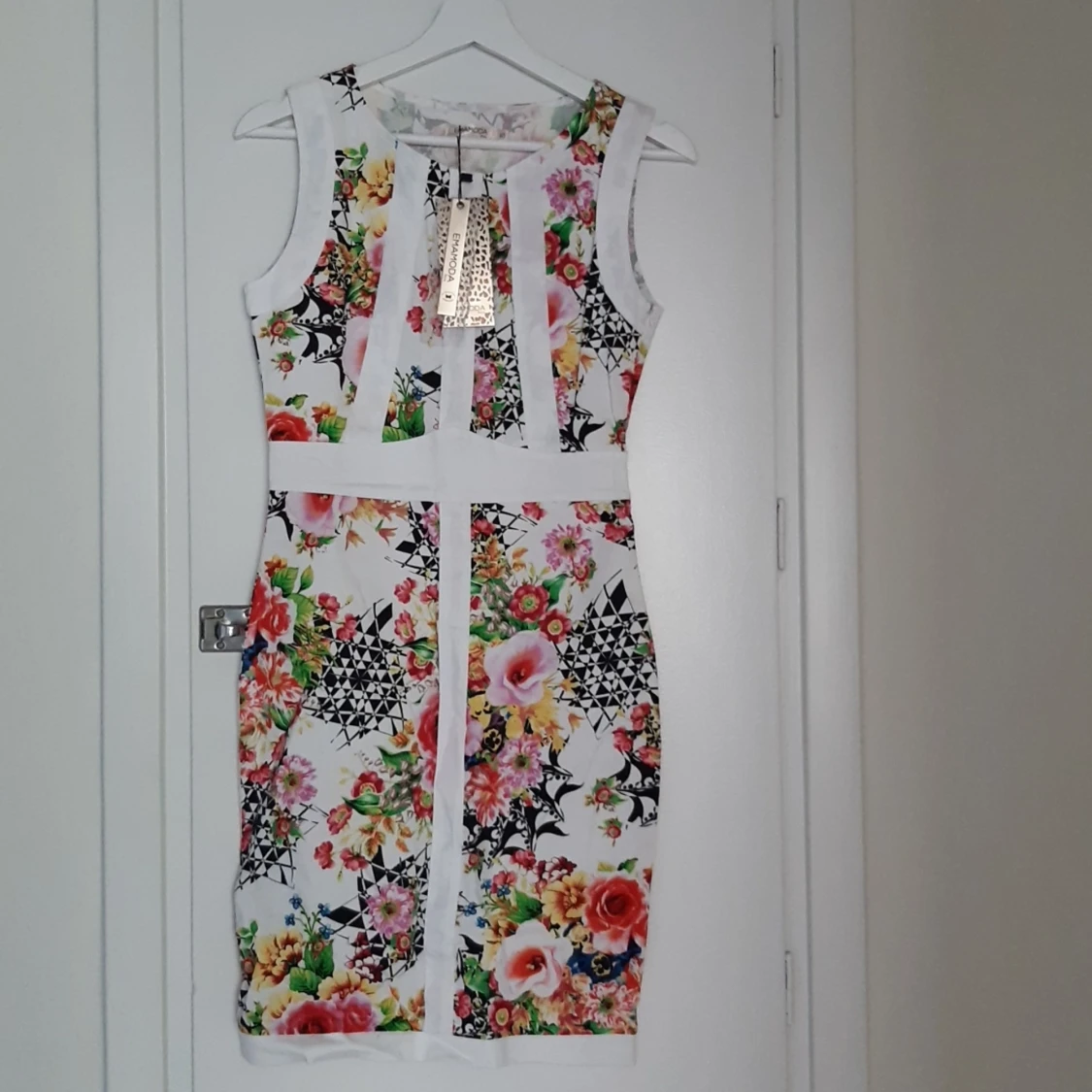 Blommig klänning stl S oanvänd 